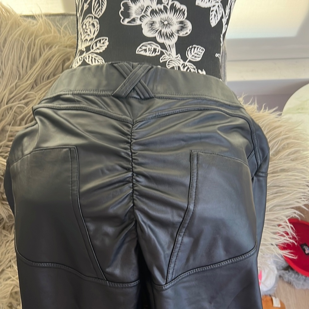 Pleather faux leather leggings with scrunch butt
